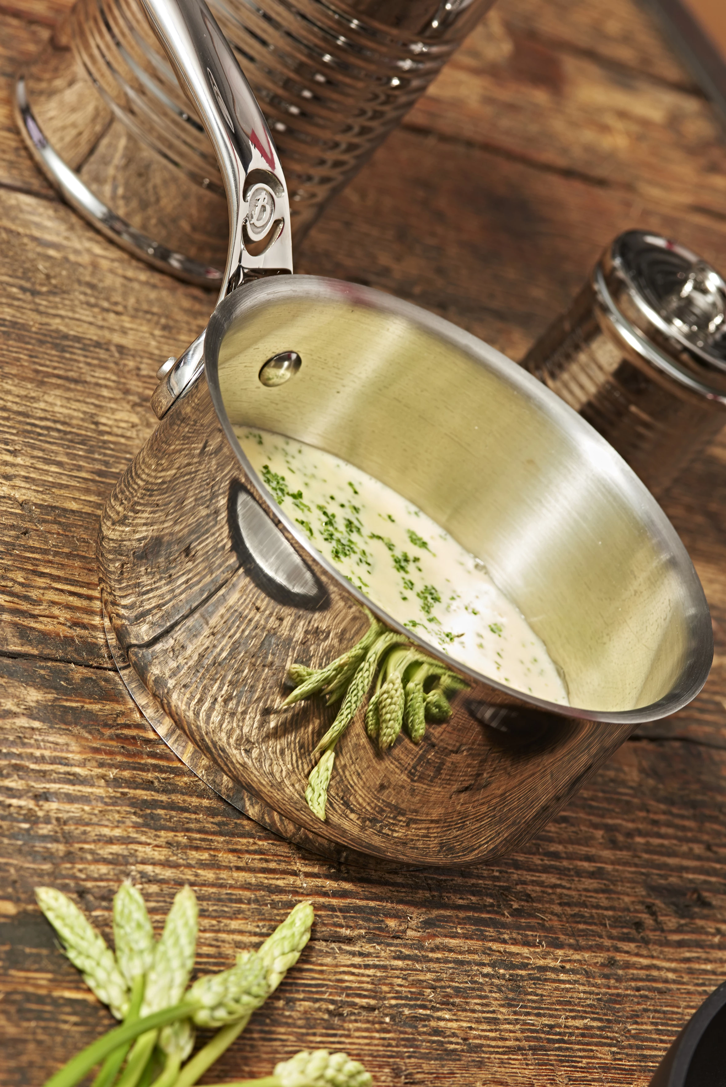 SAUTEUSE MILADY BOMBEE AVEC QUEUE EN FONTE D'INOX